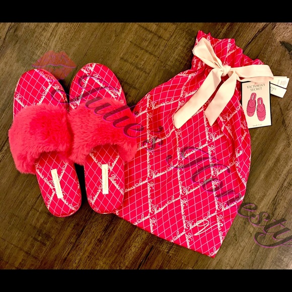 NWT Victoria’s Secret Signature SATIN Slippers - Picture 3 of 6